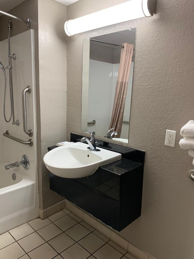 Motel 6-Laredo, Tx - North I-35 외부 사진