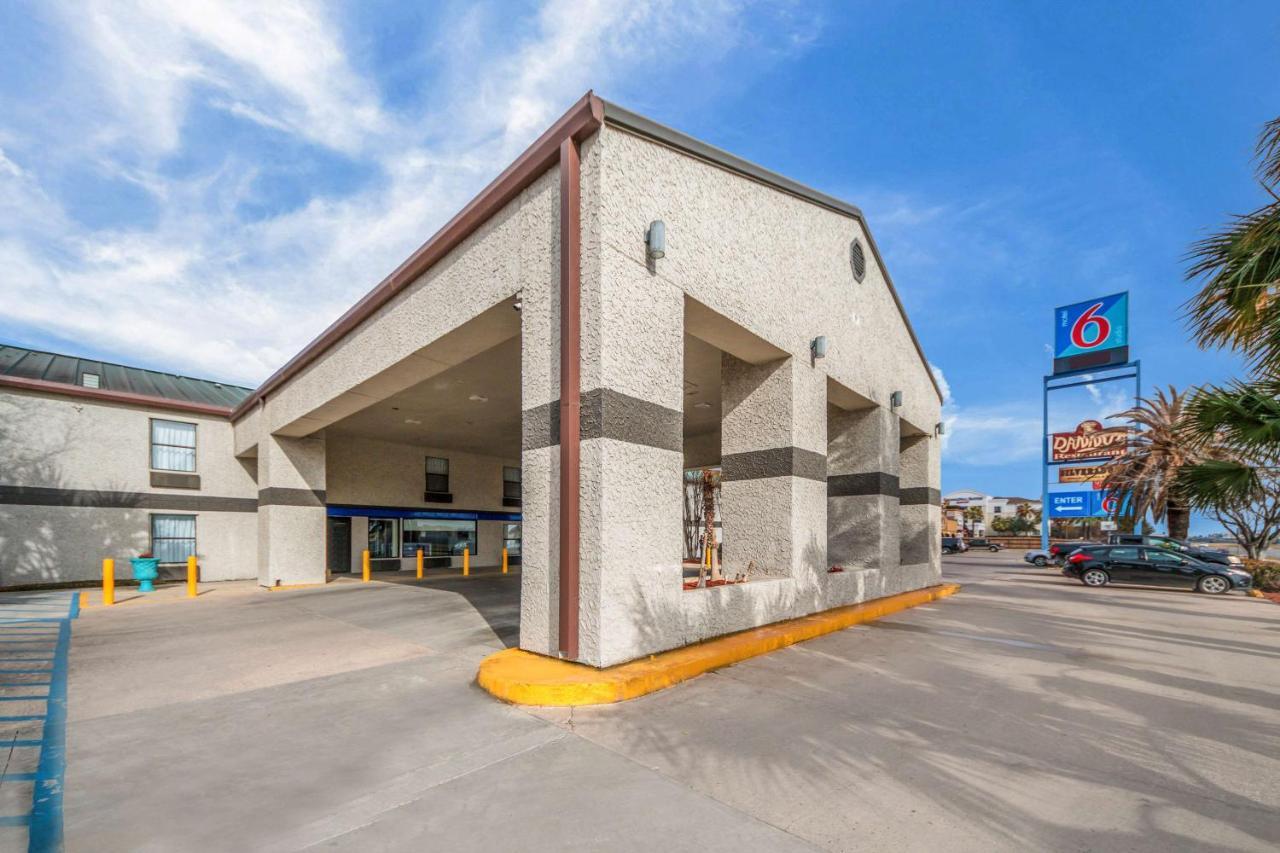 Motel 6-Laredo, Tx - North I-35 외부 사진