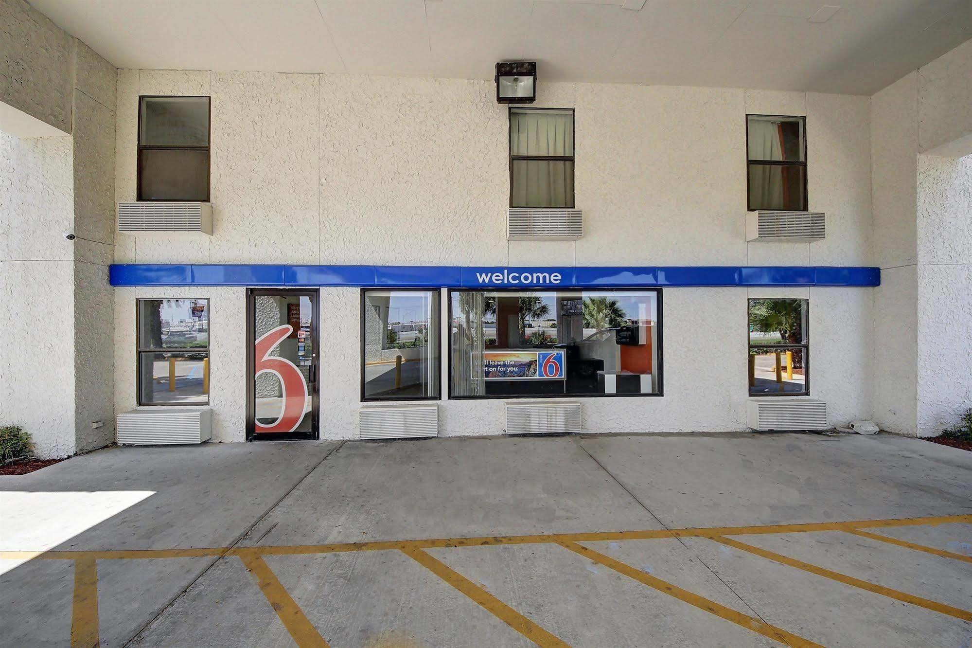 Motel 6-Laredo, Tx - North I-35 외부 사진