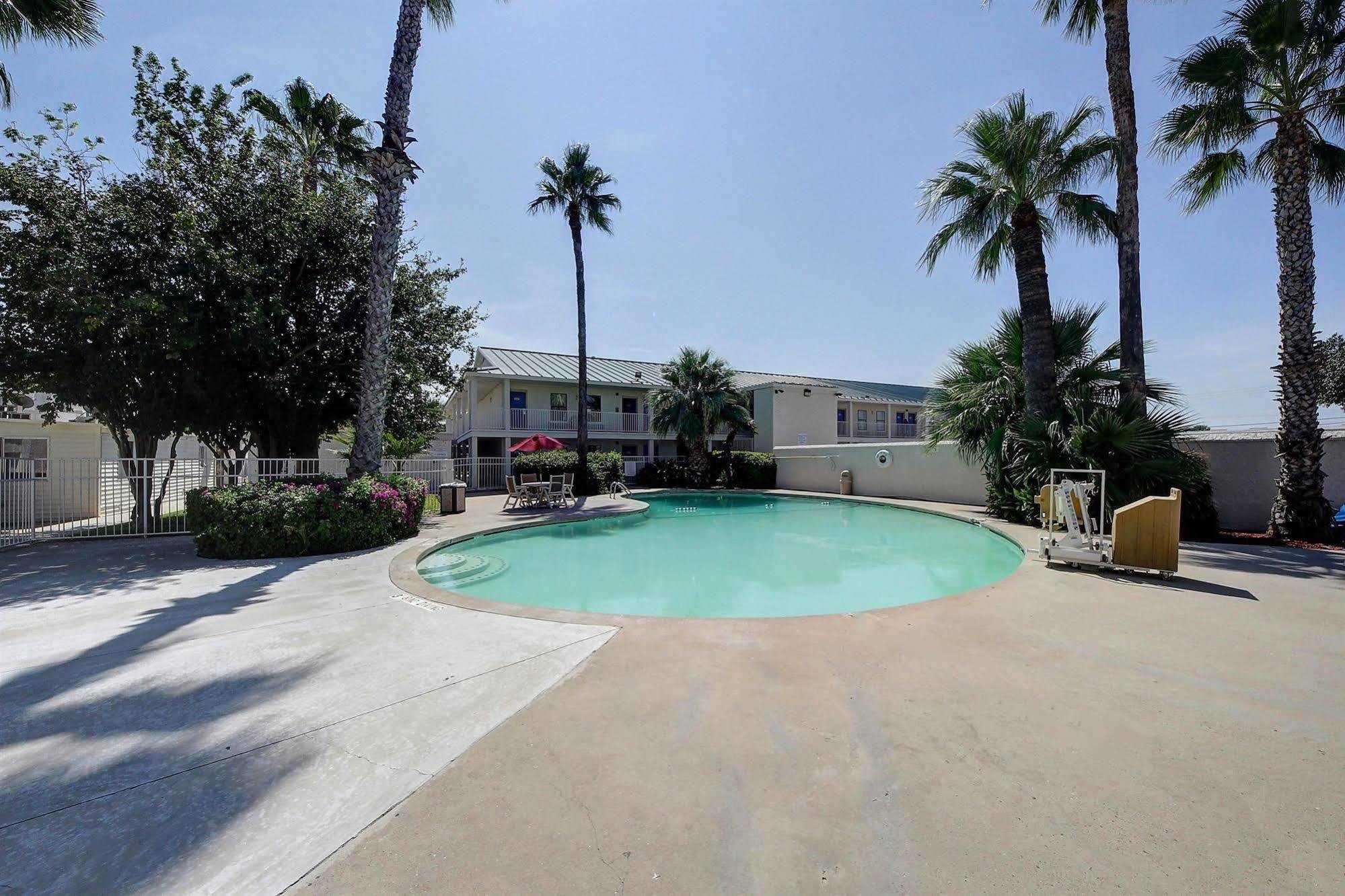 Motel 6-Laredo, Tx - North I-35 외부 사진