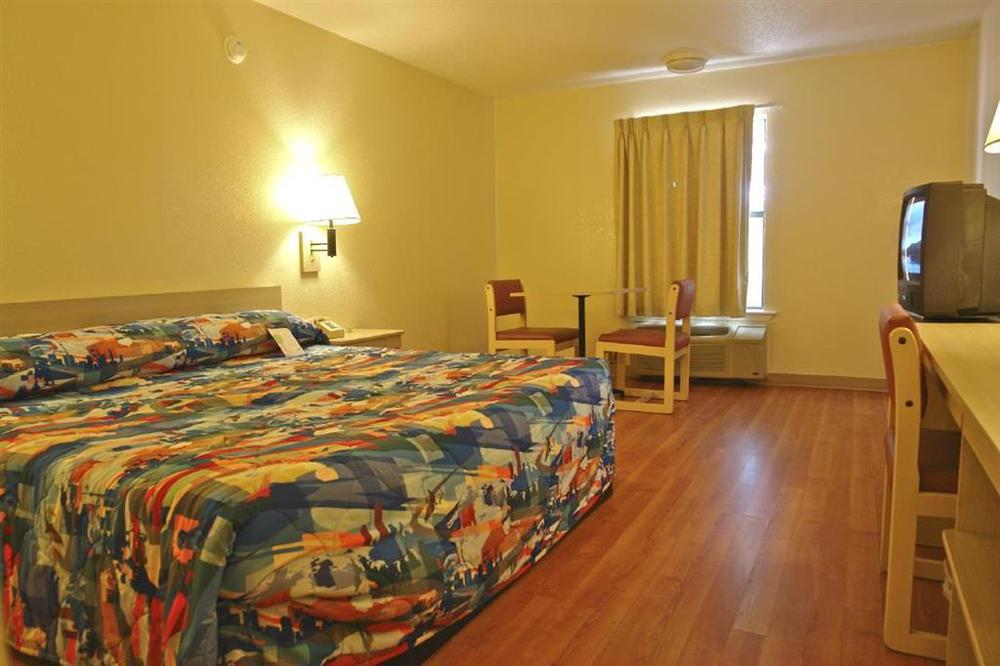 Motel 6-Laredo, Tx - North I-35 객실 사진
