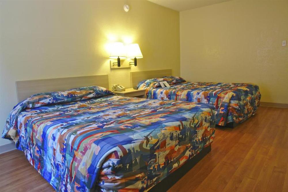 Motel 6-Laredo, Tx - North I-35 객실 사진